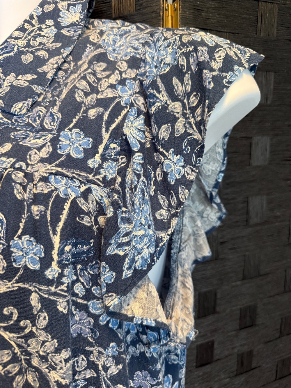 Lucky Brand Blue and White Floral Button-Front Dress. 2X - Picture 3 of 6